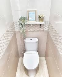 Apakah anda sedang mencari inspirasi desain kamar mandi minimalis; Inspirasi Model Kamar Mandi Kecil Minimalis Terbaru Terlihat Luas Dan Bersih Ndekorrumah