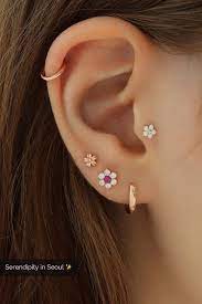best flower cartilage piercings in 14k gold 14k cartilage flower gold piercingoreja piercings in 2020 halskette und ohrringe ohrringe ohrringe piercing