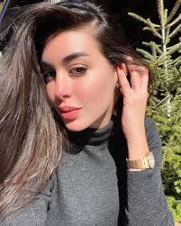 يذكر أنه رغم عمليات التجميل اختيرت ياسمين صبري ضمن أجمل مئة وجه. ÙŠØ§Ø³Ù…ÙŠÙ† ØµØ¨Ø±ÙŠ Ù‚Ø¨Ù„ ÙˆØ¨Ø¹Ø¯ Ù…Ø¬Ù„Ø© Ø§Ù„Ø¬Ù…ÙŠÙ„Ø©