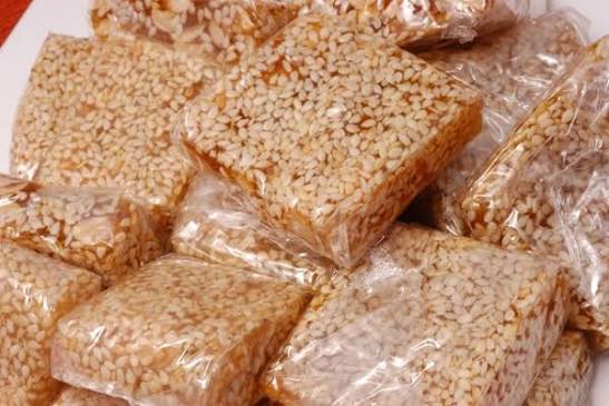 gửi kẹo mè xửng từ An Giang đi Nhật Bản