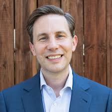 Alan Dow's Instagram, Twitter & Facebook