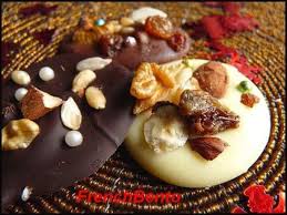 Les Mendiants C Est Tres Facile A Preparer Moins Long Que Les Bredele Et Sans Cuisson Recette Aut Alimentation Mendiant Chocolat Faire Fondre Du Chocolat