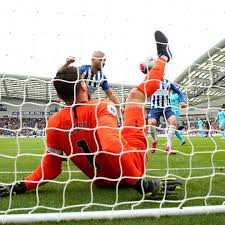 Hugo lloris was born on the 26th hugo lloris grew up following his parent's favourite sport, tennis where he, like the rest of the family. Hugo Lloris Horror Verletzung Bei Tottenham Keeper Morphium Verabreicht Stern De