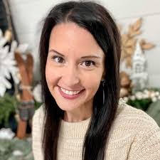 Jennifer Nutt's Instagram, Twitter & Facebook