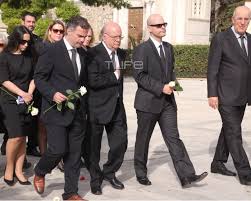 Ο γιώργος κατσαρός βρέθηκε καλεσμένος το βράδυ του σαββάτου στο «ενώπιος ενωπίω» και μίλησε για όλα στον νίκο χατζηνικολάου. Syntetrimmenos O Giwrgos Katsaros Sthn Khdeia Ths Gynaikas Toy