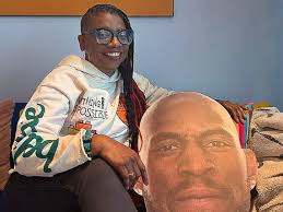 Review: 'Crown of Coral and Pearls' tells a tale of sisterhood, love and  political drama