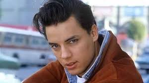 Divenne noto con la hit each time you break my heart. Jkae1iwj47r07m