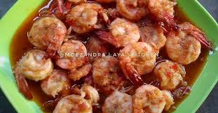 Udang yang dibakar dengan olesan bumbu dan madu membuat hidangan ini lebih manis legit sekaligus gurih. 3 Menu Udang Terenak Dan Mudah Dibuat Intip Resepnya