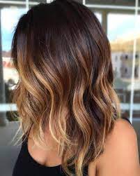 dunkelbrauner bob mit karamell balayage mit bronze oder kupfer balayage liebe haarfarben haare balayage haarfarbe ideen