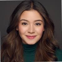 Becca Flores's Instagram, Twitter & Facebook