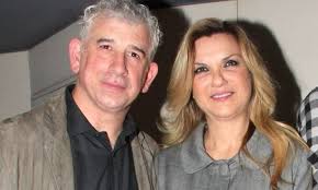 Στο φως της δημοσιότητας έρχονται μέσω αποκλειστικού ρεπορτάζ της εκπομπής t. Petros Filippidhs Katerreyse H Gynaika Toy Elpida Ninoy Sto Akoysma Ths Apofashs Gossip Tv Gr