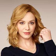 Beth Mad Men S Christina Hendricks And Her Best Friend Ruby Retta From Parks Rec And Younger Sister Annie In 2021 Cool Girl Girls Tv Series Beautiful Christina