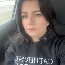 Move in day is Tuesday for us 9-10, my daughter's roommate is scheduled  from 10-11. My girl is bringing 3 parents and her roomie will be bringing 4  parents. Any tips or