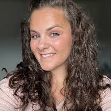 Carly Ely's Instagram, Twitter & Facebook