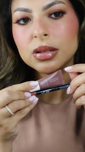 ريحة الlip balm بتجنن😋🧁☕️