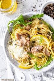 Thunfisch Spaghetti Mit Thunfisch Rezept Zitronen Kapern Parmesan Rucola Pasta Nudeln Thunfisc In 2020 Middle Eastern Recipes Vegetarian Sumac Recipes Cuisine Recipes