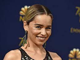 The actor opened up earlier this year about the two brain aneurysms that . Emilia Clarke Begeistert Mit Game Of Thrones Tattoo
