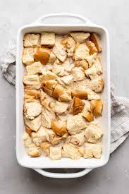 Delicious vegan bread pudding is simple to make, and you probably have all or most of the ingredients in your cupboard or refrigerator already. Vuds01c6ywa3tm