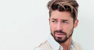 Cara menatanya sangat mudah, cukup belah rambut lo buat lo yang sudah bosan dengan potongan rambut pendek dan ingin gaya rambut pria 2021 yang lebih out of the box, bagaimana kalau lo mencoba man bun? Tiga Gaya Rambut Trendy Favorit Pria Di 2021 Asapena