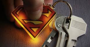 Porte Cles Lumineux Superman Sur Cadeaux Et Anniversaire