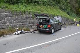 In einen unfall verwickelt werden. Einsatz Verkehrsunfall Mit Motorrad Feuerwehr Hallein Facebook