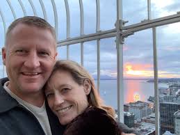 Gregg Bell على X: "Lived in Seattle 20 years. Can't believe never got up to  the top of Smith Tower—until last night. Fabulous history, views, vibes in  the ornate bar. Bravo to