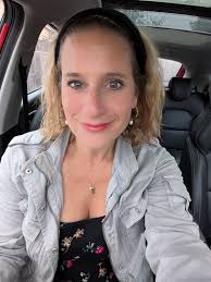 Hi there, I'm Beth. I'm from Baltimore originally but have lived in York,  England for about 24 years now. 👋