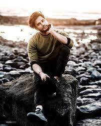 Pin By Gabriella Gracia On Photogarapi Photography Poses For Men Portrait Photography Poses Fashion Photography Poses