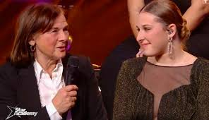 Héléna annonce la réédition de son album avec avec un duo surprise avec… sa  maman, Brigitte 😍 Il s'agit du titre « Maman s'inquiète » sur lequel  Brigitte, qui avait fait le