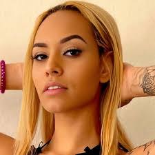 Fern Steele's Instagram, Twitter & Facebook