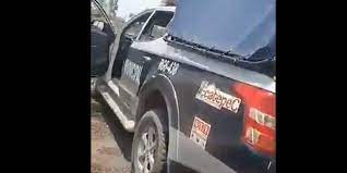 Policías de ecatepec fueron captados en video atacando a una familia que iban a bordo de un automóvil, hasta el momento se desconoce si hubo heridos y cuál fue el motivo. 7tl Lu19wovhm