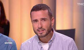 Biographie carrière dans la presse et la radio. L Image Du Jour De Julien Bellver Les Kardashian Nouvelles Egeries De Calvin Klein Quotidien Tmc