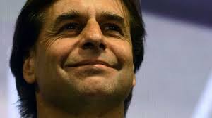 Casado con loli ponce de león. Luis Lacalle Pou Asume En Uruguay Quien Es El Surfista Que Pone Fin A 15 Anos De Gobierno De Izquierda Bbc News Mundo