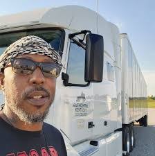 Elijah Truitt's Instagram, Twitter & Facebook