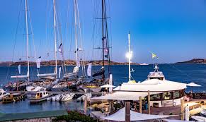 A bimini top or an isinglass enclosure can act like a sail on a powerboat, and throw you out of kilter. Southern Wind Family Sail The Essence Of Sailing Southern Wind