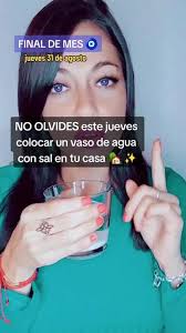 Vaso Con Agua Y Sal Para Noche De Luna Negra