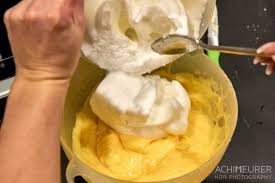 Wie Macht Man Eine Eierschecke Der Typische Kuchen Aus Der Sachsischen Schweiz Eierschecke Richtig Lecker Kulinarisch