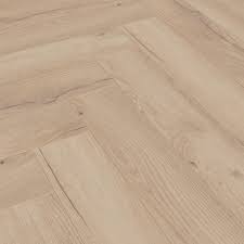 Nest 8mm Unfinished Oak Herringbone Laminate Flooring In 2020 Herringbone Laminate Flooring White Laminate Flooring Walnut Laminate Flooring