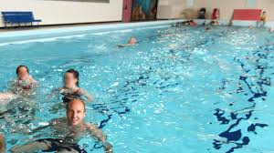 Piscine Intercommunale Les Elus Et Le President Dosen En Tete Invites A Se Jeter A L Eau