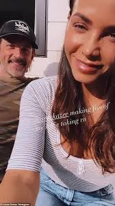 Jenna dewan ретвитнул(а) sofia carson. Jenna Dewan Poses For A Sunlit Selfie And Gets Photobombed By Her Handsome Beau Steve Kazee Aktuelle Boulevard Nachrichten Und Fotogalerien Zu Stars Sternchen