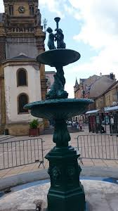 Hayange (moselle) est une commune de 15611 habitants dont la latitude du centre est 49.3295, sa longitude 6.06170 (coordonnées gps), classée 42ème avec 1 vote dans le classement moselle. Fabien Engelmann On Twitter Notre Nouvelle Fontaine Rococo Vert A Cote De Notre Sainte Eglise A Hayange Ville Http T Co Zg707pt0dq