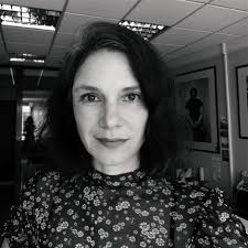 Thilyki etaireia (1999)