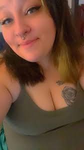 Applying as your virtual boyfriend -seloso -topakin -sweet -caring -soft  spoken -grumpy -gusto ko ako lang