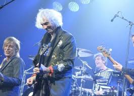 Concert privé le vendredi 6 juillet 2018 à partir de 20h à la salle du champ de foire de sainte geneviève des bois. Angers Les Insus Pleins De Fougue A L Arena Loire De Trelaze Diaporama Angers Angers Maville Com