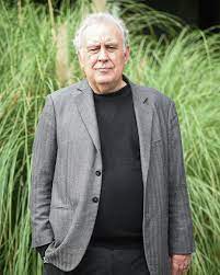 Michele santoro professionista serio e molto disponibile, molto puntuale e pulito nel lavoro, prodigo anche di consigli utili su come mantenere la funzionalità di pezzi cambiati e su. Michele Santoro Biografia Eta Altezza Peso Figli Moglie E Vita Privata Spettegolando