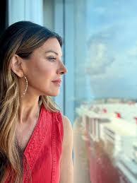 Robin Regan's Instagram, Twitter & Facebook