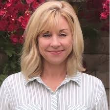 Leanna Ross's Instagram, Twitter & Facebook