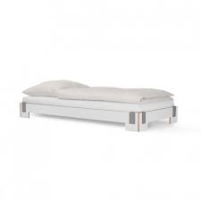 Vier klammern, die die seitenteile des tagedieb betts von moormann zusamm… Bett Tagedieb Von Moormann Stoll Online Shop