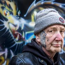 Utrechtse tattoo-koning Hans van Tol (72) overleden: 'Hans heeft zelf zijn  laatste punt gezet'