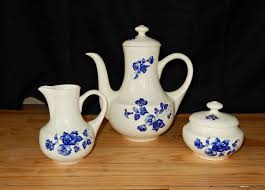 Gien France Faience 1970 Grande Theiere Cafetiere Pot A Lait Cremier Sucrier Blanc Decor Fleurs Bleues Vaisselle Vintage Francaise Sugar Bowl Set Bowl Set Sugar Bowl